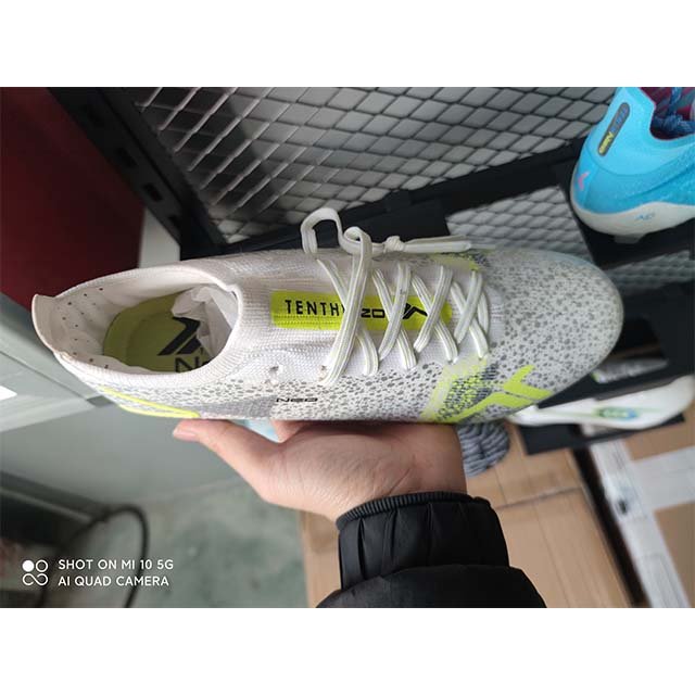 2024 Factory Wholesale Football Shoes Men Outdoor Soccer Shoes High top anti slip sole fg custom Soccer Boot