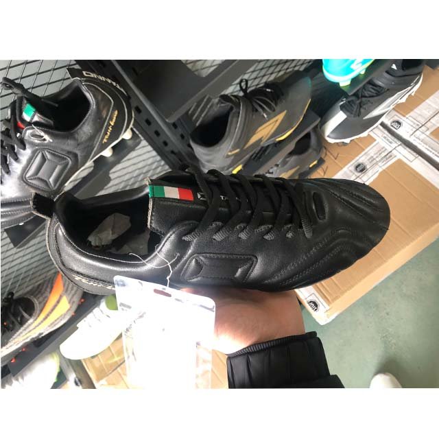 2024 Factory Wholesale Football Shoes Men Outdoor Soccer Shoes High top anti slip sole fg custom Soccer Boot