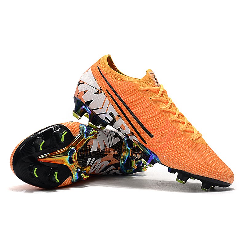 2021 Top quality soccer cleats custom mesh upper soccer shoes football boots for men