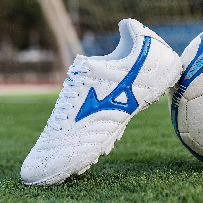 Wholesale Unisex Design Anti Slip Multi Color Soccer Shoes Football Training Shoes For Men
