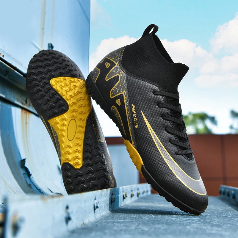 Men's Comfortable Outdoor Soccer Boots High Ankle High Performance Anti-Training Football Cleats Customizable Materials TPU