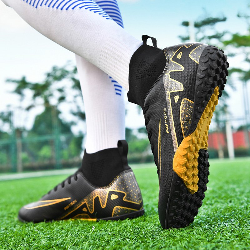 Men's Comfortable Outdoor Soccer Boots High Ankle High Performance Anti-Training Football Cleats Customizable Materials TPU