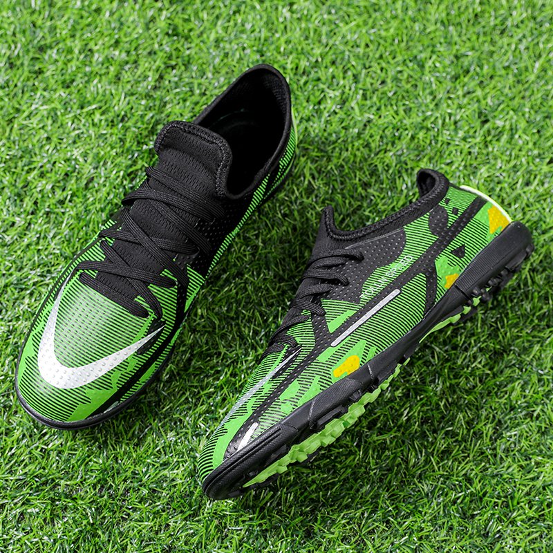 Wholesale High Quality Kid Soccer Shoes Non-slip Big Size Custom Brand Football Shoes China