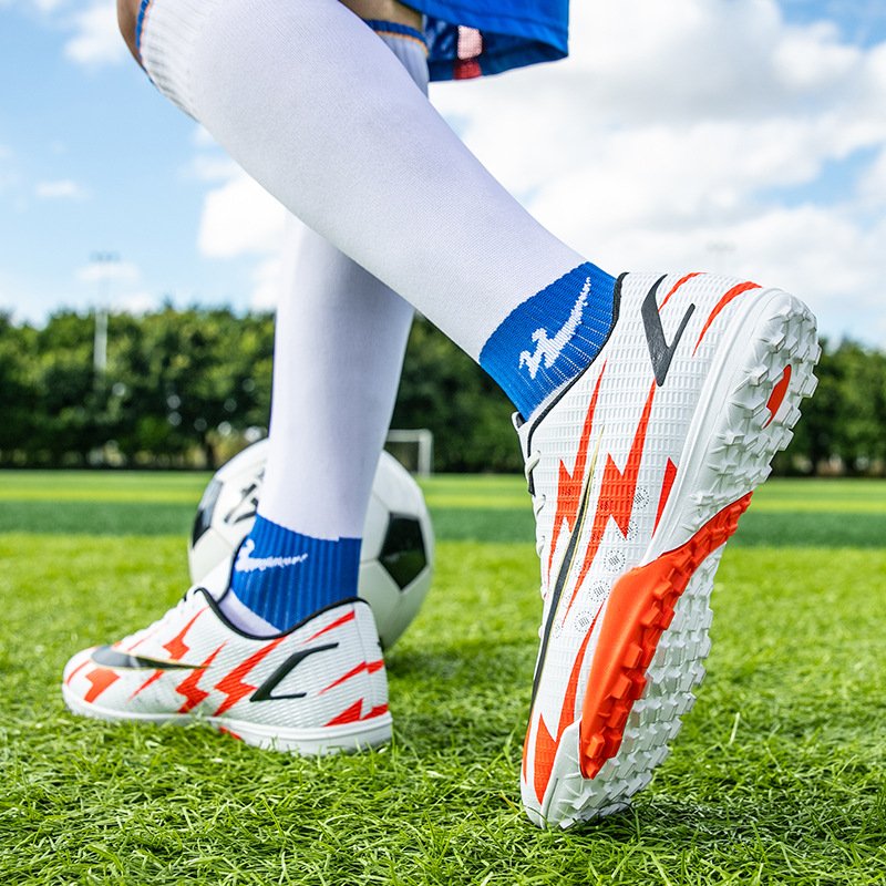 2022 Men Cleats Football Boots High Top Soccer Sneakers Football Shoes Turf Futsal Outdoor Soccer Shoes