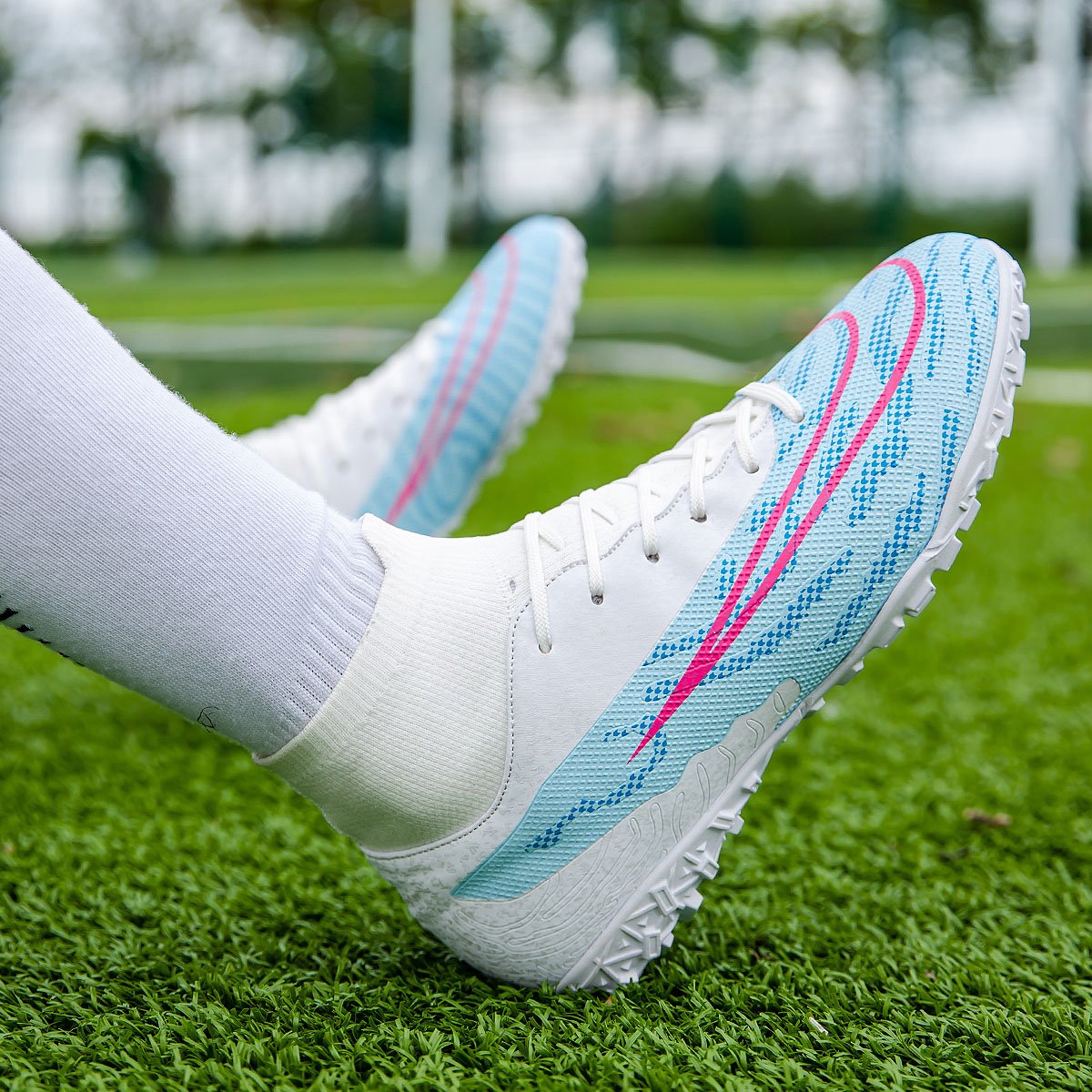 Big Size Fashion Men Sports Shoes High Quality Soccer Shoe Tf Type Professional Training Men Soccer Boots Football Shoes