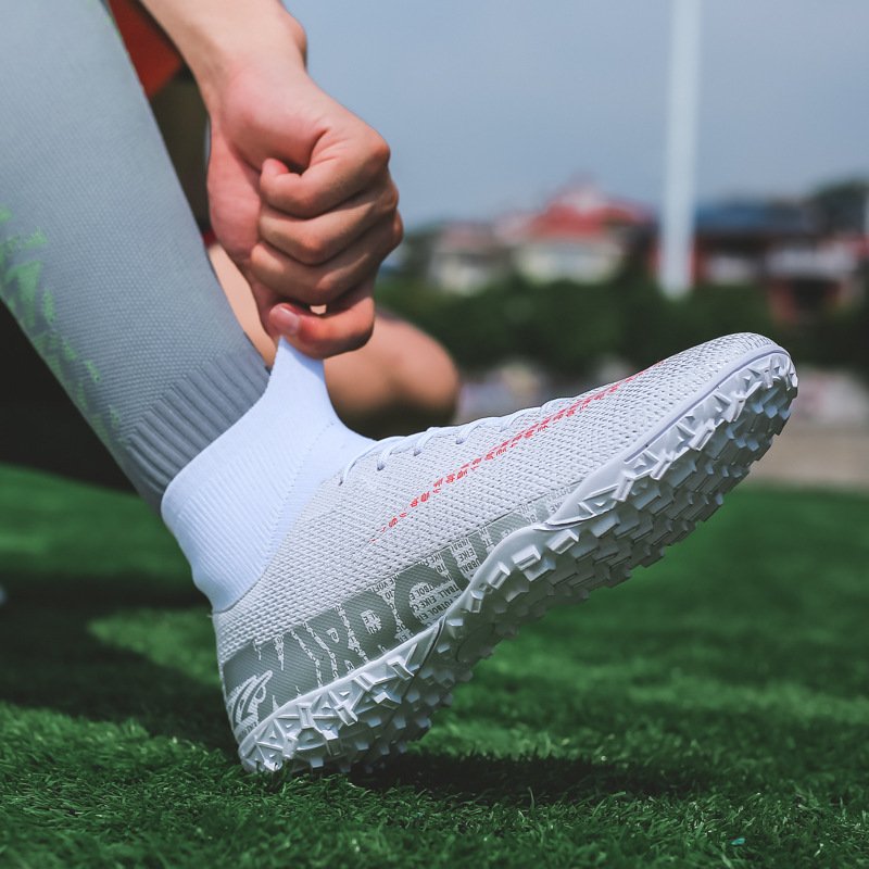 Wholesale Customized Men Football Shoes Popular Design Outdoor Soccer Shoes Sport Online soccer cleats Boots