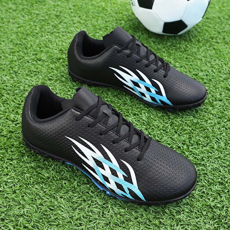 Customized popular design indoor and outdoor training game football non-slip soft and light men's and women's football shoes