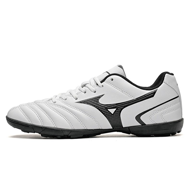 Low top professional training soccer shoes leather spikes sports youth large sizes breathable and lightweight wear-resistant