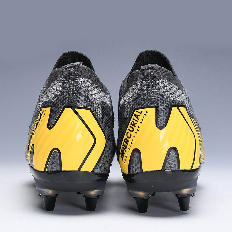 Football cleats customized SG professional training soccer shoes high quality Futsal football cleats for men