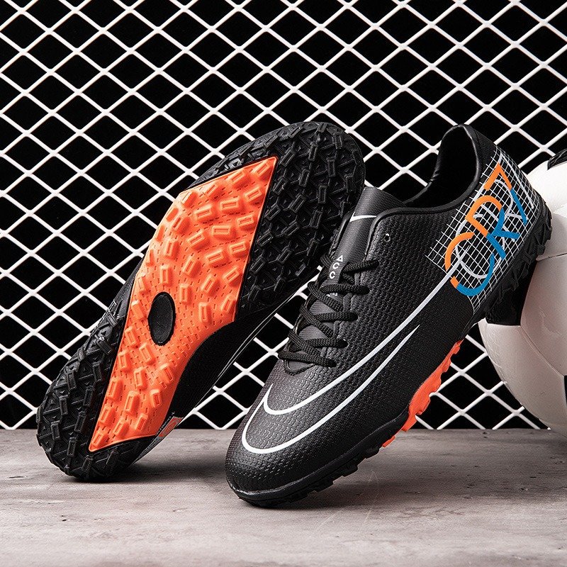 Customized Men's Soccer Shoes Outdoor Indoor Breathable Football Boots Sneakers Casual Sport Cleats Soccer Shoes For Men