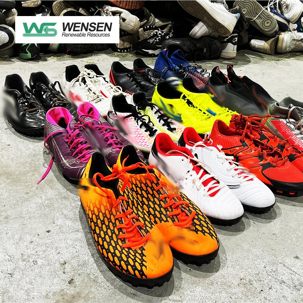 Factory Wholesale Used Sports Shoes Sepatu Bekas Original Second Hand Football Shoes Zapato Usad Sneaker Soccer Shoes