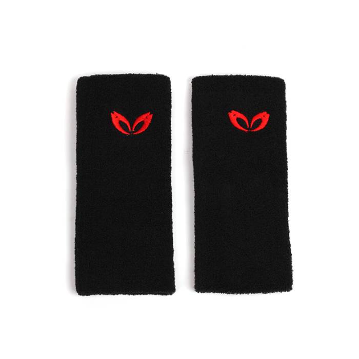 Black embroidery (2 primary school students under 80 pounds)