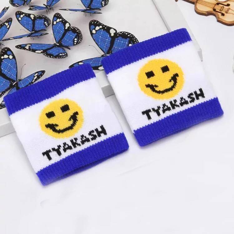 A pair of blue bottom smiles and wrists