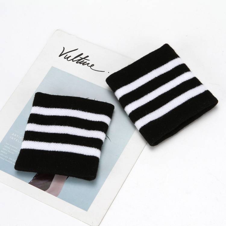 A pair of black -bottomed wrist care