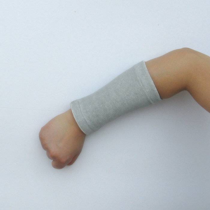 Genuine four -faced bamboo charcoal plus long wrist care arm protection arms and basketball badminton table tennis guard warmth