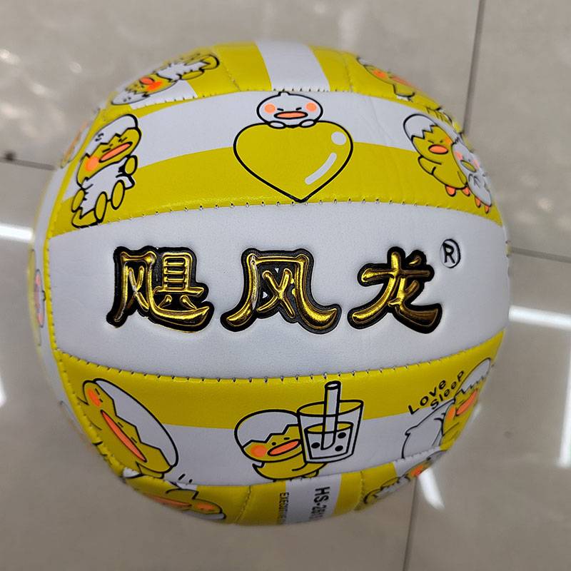 • Training in sports for junior high-school boys and girls in Hurricane Dragon’s Soft Suture 5 volleyball