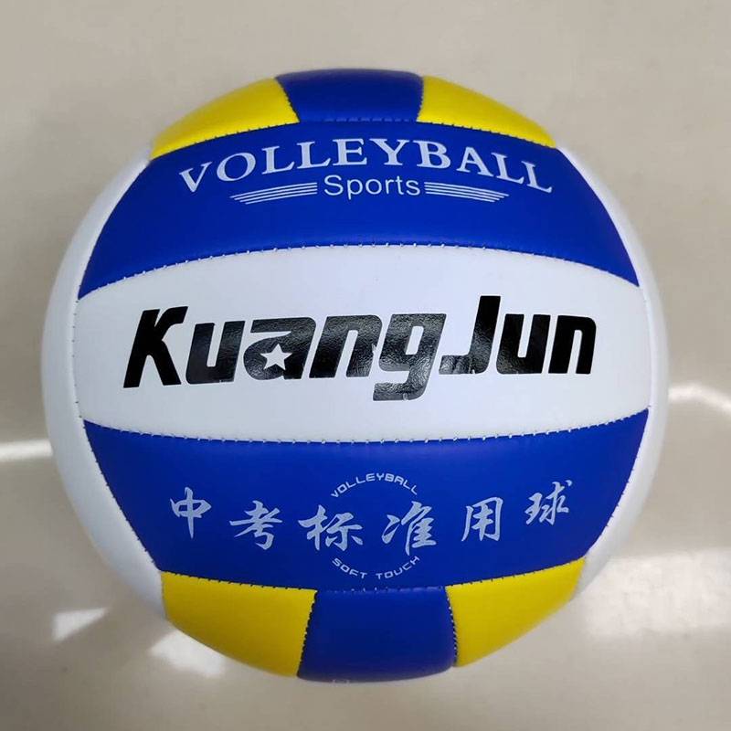 • Training in sports for junior high-school boys and girls in Hurricane Dragon’s Soft Suture 5 volleyball