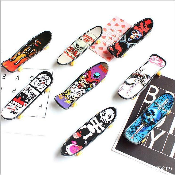 Turtle -specific skateboarding plastic alloy finger skateboarding mini -fingertips sports skate props happy toys