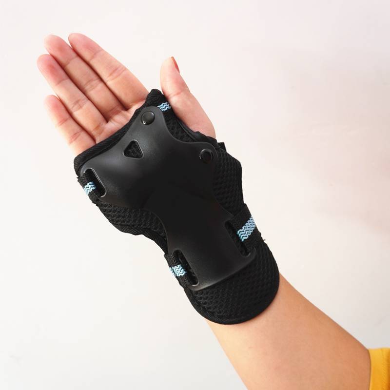Sports protective protective wrist, male girl, adult skateboarding skateboarding ice skates, wheel skate gloves