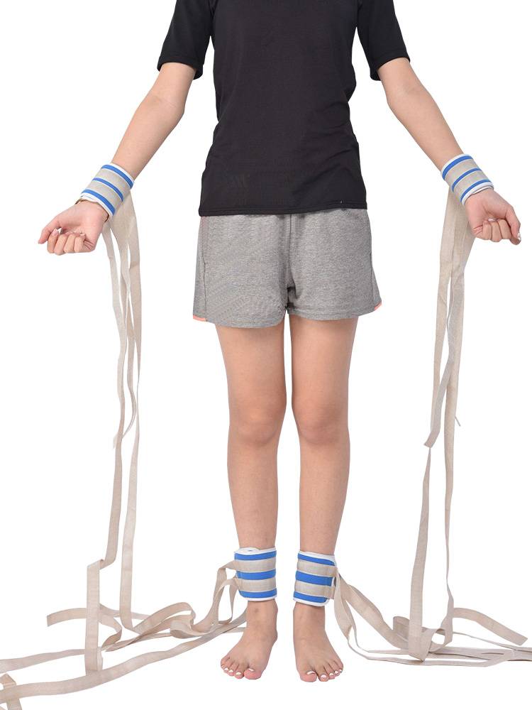 Medical constraints with feet fix the limbs, the elderly, the elderly, the elderly, the elderly bed, the patient's bed, the wrist restraint binding straps