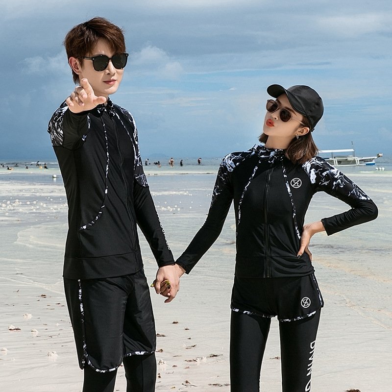 The Korean couple's female scuba suit, the jellyfish man, has a long-scrambled, surf-scrambling, long-sleeved swimsuit