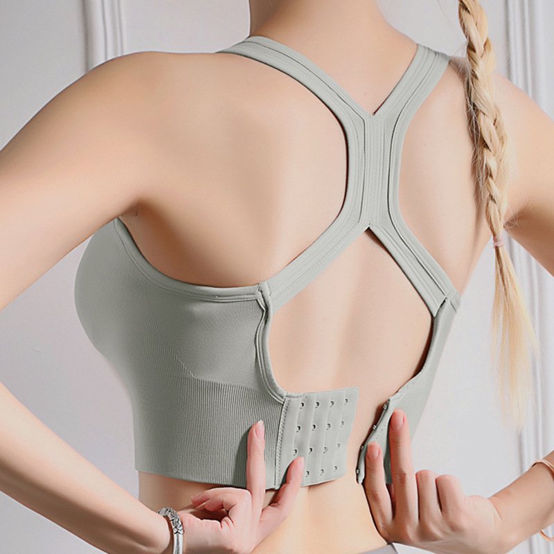 Bikini's chest is steel-free, so we can get together with a single swimsuit with a bra on it