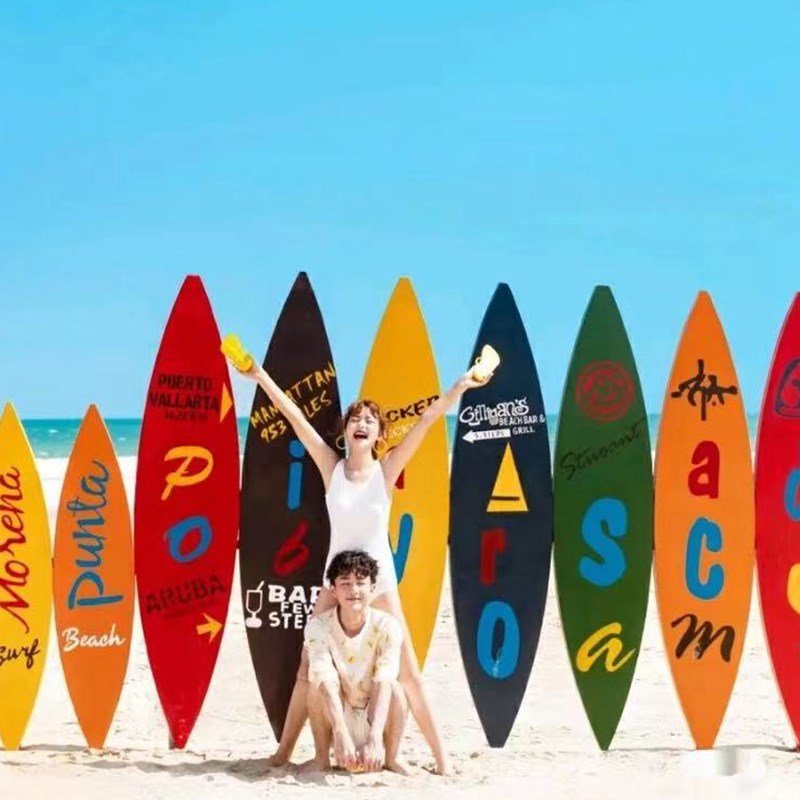 SKIBOARD MALL SHOOTS A SURFBOARD DECORATIVE MODEL THAT IMITATES THE "N" PHOTO-DECORATION NET