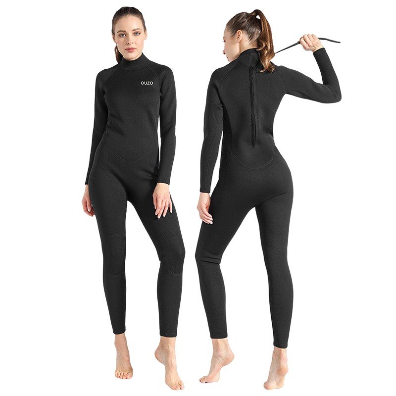 the factory's new 1.5-mm wetsuit for a woman with a long-sleeved suit to keep her sun warm and cool