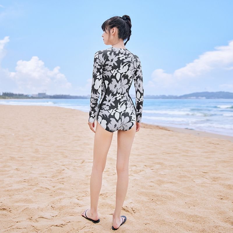 Black senior bathing suit girl, 2024, long long sleeves, summer beach surfing long sleeves