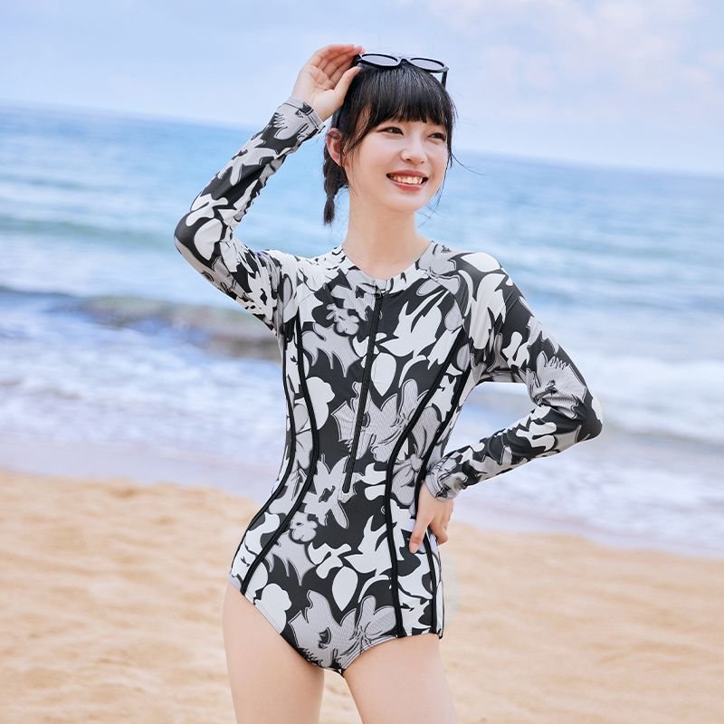 Black senior bathing suit girl, 2024, long long sleeves, summer beach surfing long sleeves
