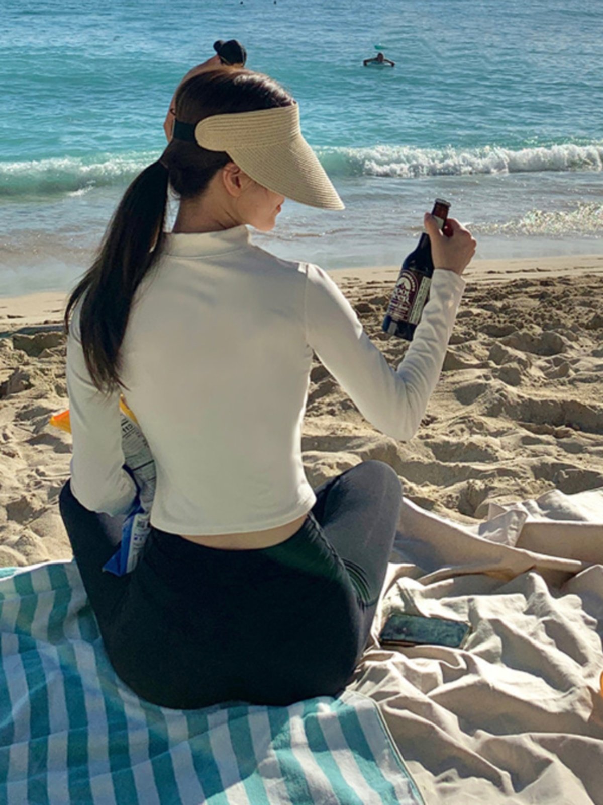 A long-sleeved swimsuit, a long-sleeved, long-sleeved, long-sweet, long-sweet, long-swipe-swam suit, which is thin and protected from suntan speed dry jellyfish