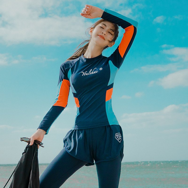 A new Korean-style long-sleeve swimsuit, a flat-angled diving suit, surfing in the hot springs