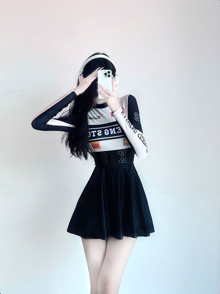 a ystudio swimsuit for women with conservative long-sleeve sunproof sports students
