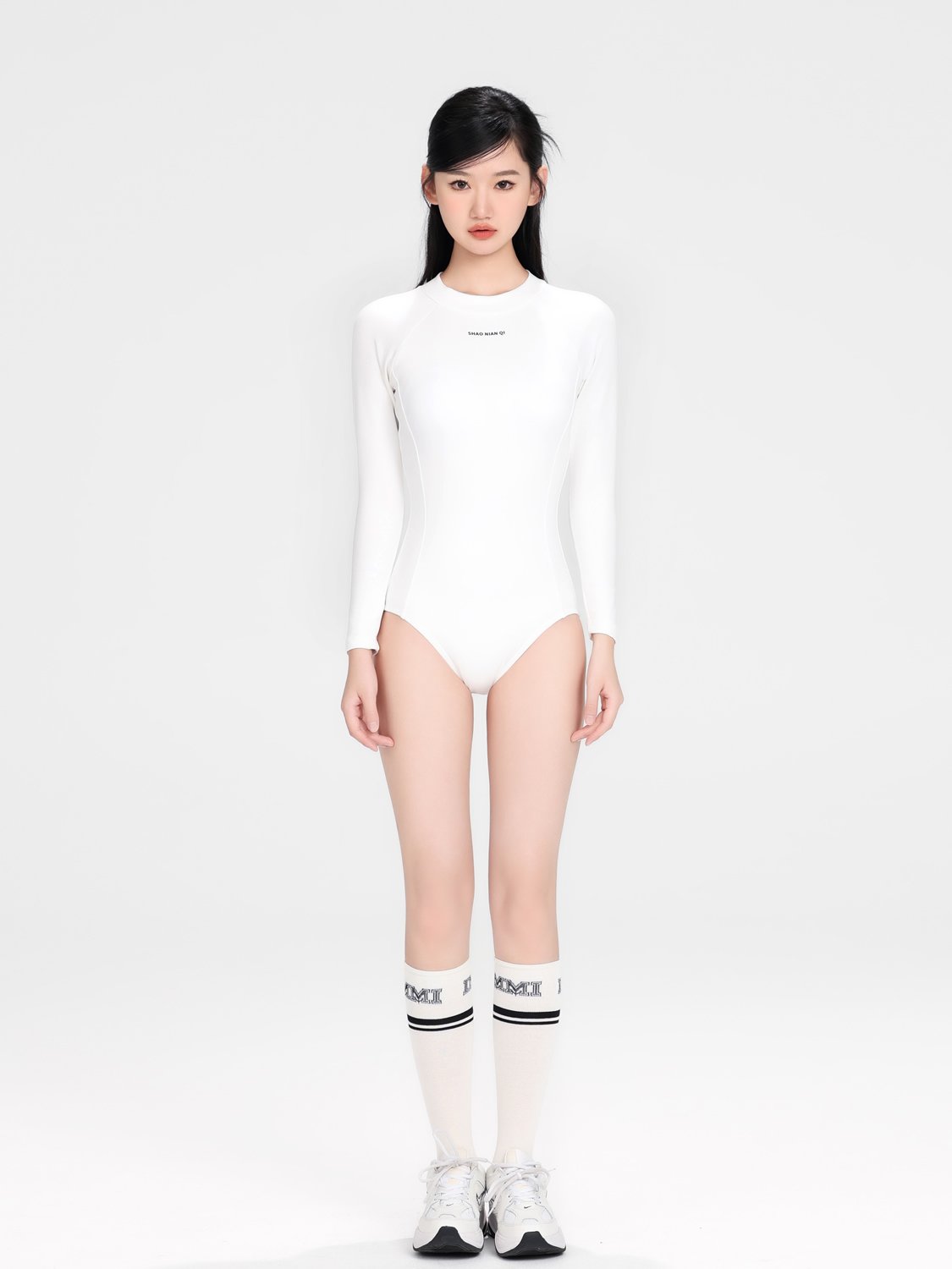 The senior bathing suit for the Junior Qi movement is a 2023 new cosmopolitan long-sleeved surfing suit