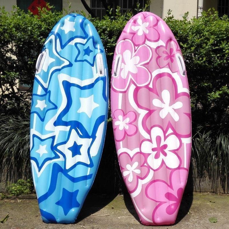 With a thicker children's inflating surfboard, floating floats on the flounder, swimming gaskets and bubbles