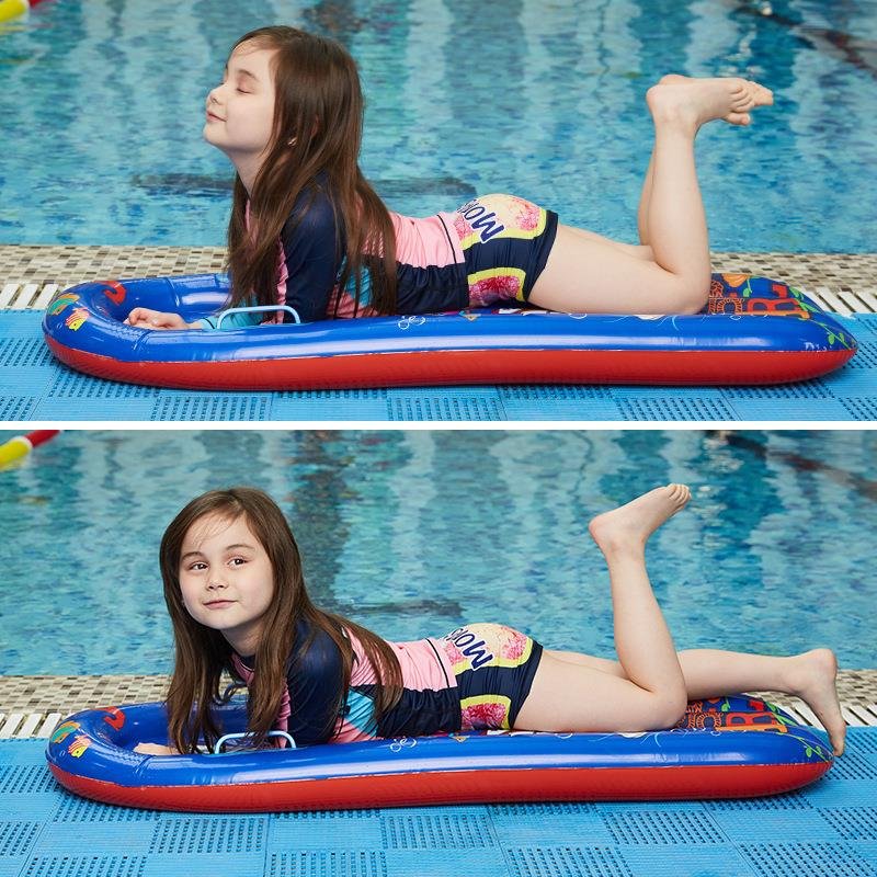 The factory inflated the surfboard children's puddles on the floats to play water toy toy to swim on the flop