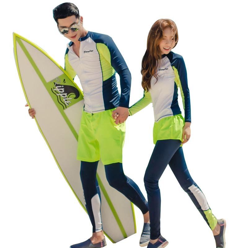 Men's scrawny scrawny couple with long-sleeve surfings for jellyfish shorts in sunbath bathing suits