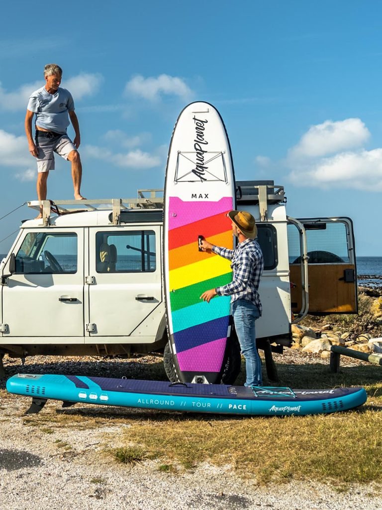 SUP oarboard inflatable sup surfer sup sup surfer board spa board, sipping out of the sill