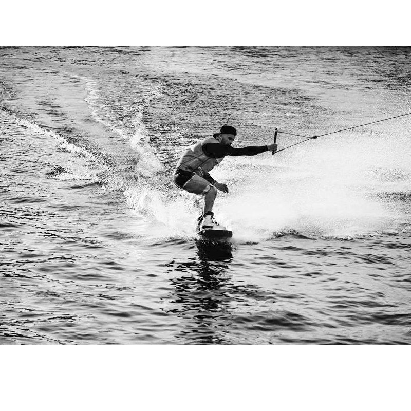 Import of original surfing for a skiboard tail a full-power AIRUSH motorboat