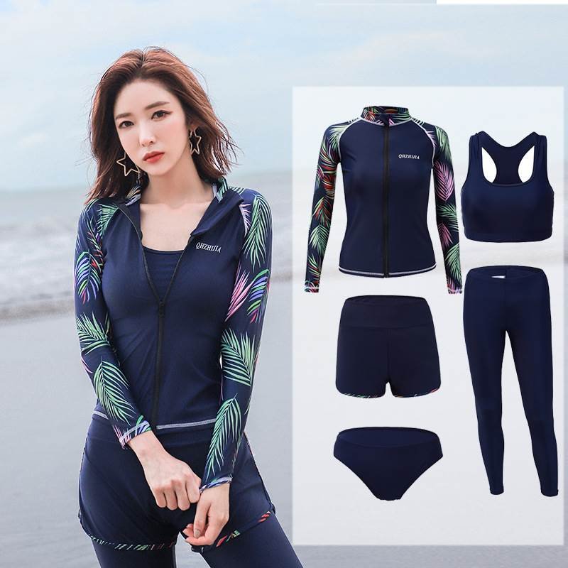The Korean swimsuit lady with a long-sleeved swimsuit and a sunscreen jellyfish and shorts