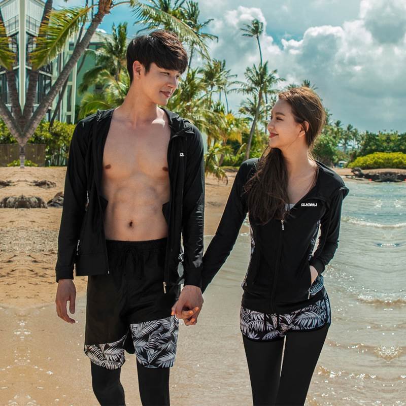 The Korean couple's diving suit lady, the swimsuit girl, was so skinny and long-skinned that she was wearing a jellyfish