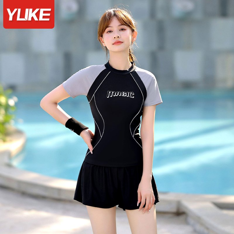 The bathing suit is a 2024 new, conservative surfing-by-sea chubby girl with a thin-skinned bathing suit