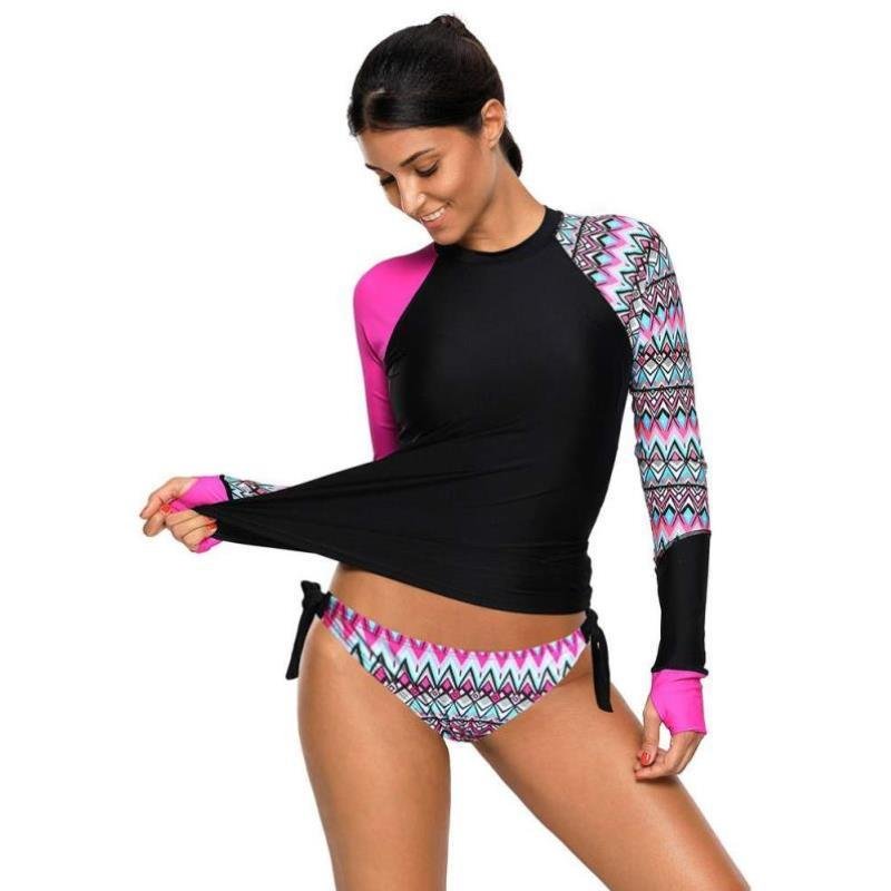 When the new one comes, the woman with the long-sleeved swimsuit, the woman with the big-size swimsuit, the woman with the low waist stamped surfing suit