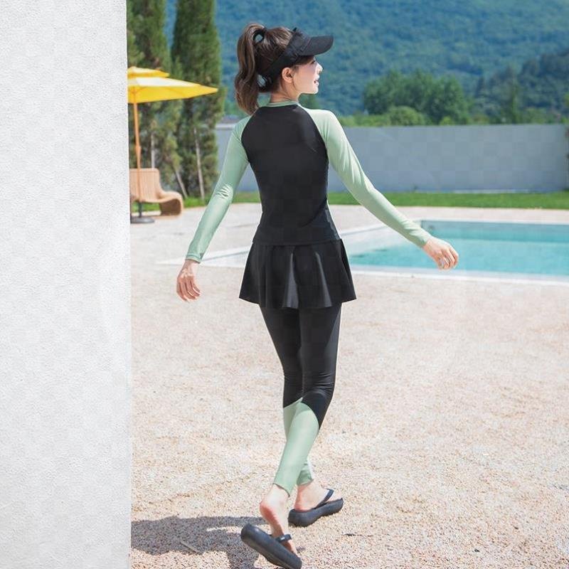 A bathing suit full of sunscreen long-sleeve swimsuits full of jellyfish-swamsuits