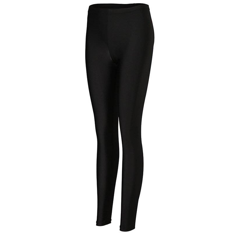 The female swimsuits, black-diving surfers, swimming outdoors, sunscreen jellyfish pants