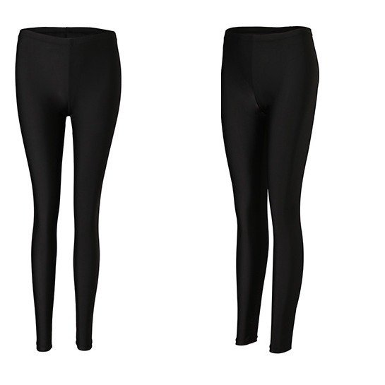 The female swimsuits, black-diving surfers, swimming outdoors, sunscreen jellyfish pants