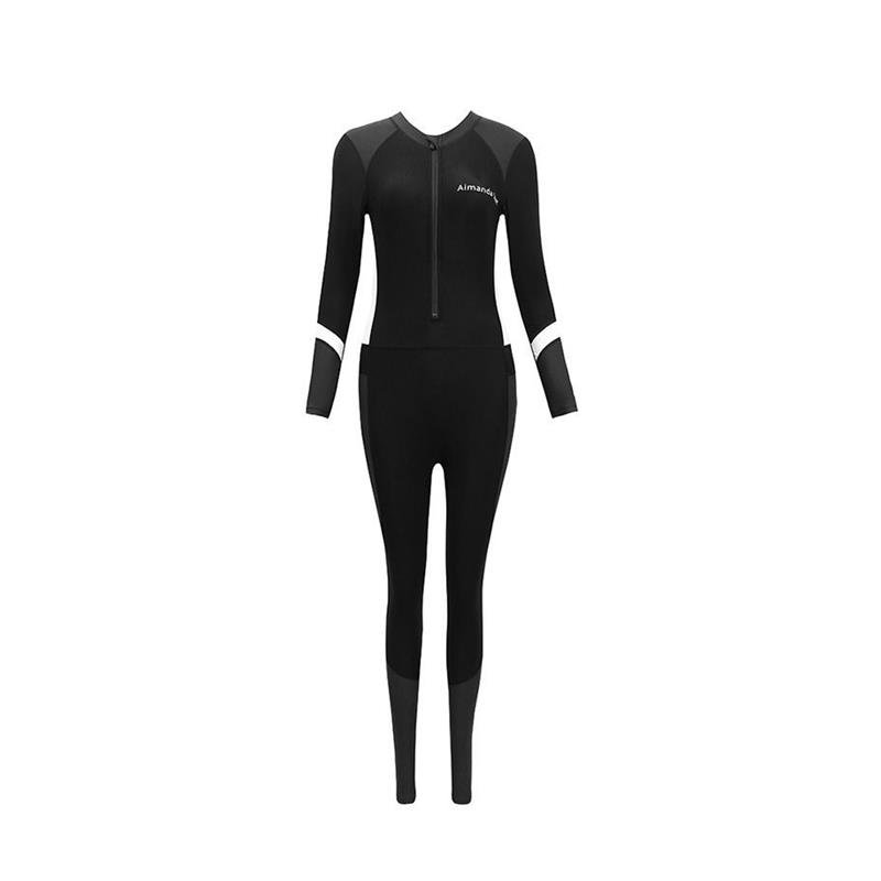 Swimming women with long-sleeved long-sleeved shorts dry and dry and lean-skinned seamstressed women surfing