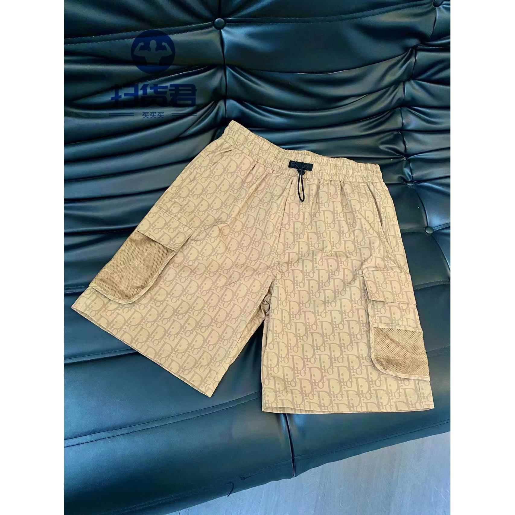 The new man in spring and summer is full of old and loose sandal pants