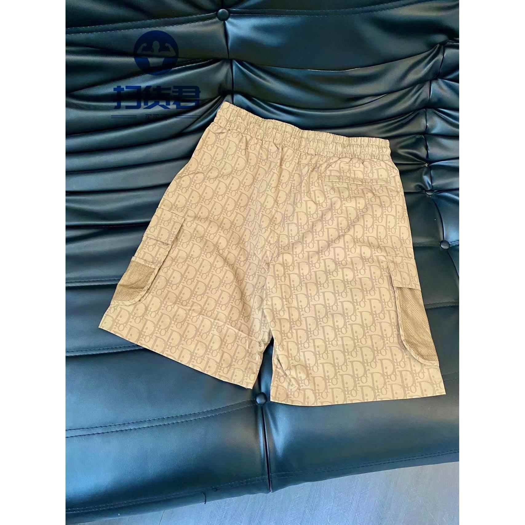 The new man in spring and summer is full of old and loose sandal pants