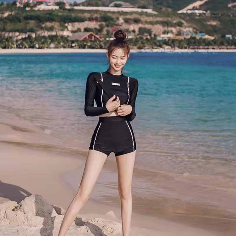 New Korean long-sleeved, sun-proof, tan-proof swimsuit girl with thin chests on her back